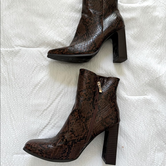 Brown faux snakeskin heeled booties size 6.5 - Picture 1 of 3